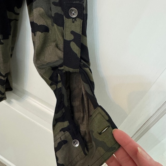 Rock & Republic Camouflage button up. NWT. Size XS. - Picture 8 of 9